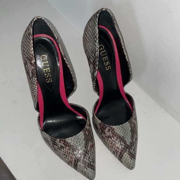 Pointed Toe Heel - Snake Skin - Picture 2 of 5